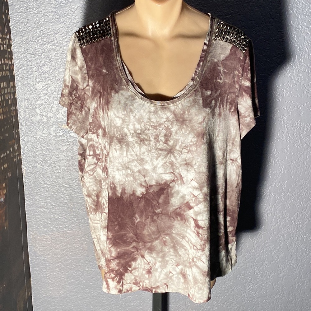 ROCK & REPUBLIC - tee: green tie dye s/s w gunmetal studded shoulder tops - XL - Picture 2 of 16